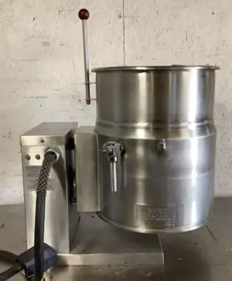 152-0699 Crown 10 Gallon Tilting Kettle