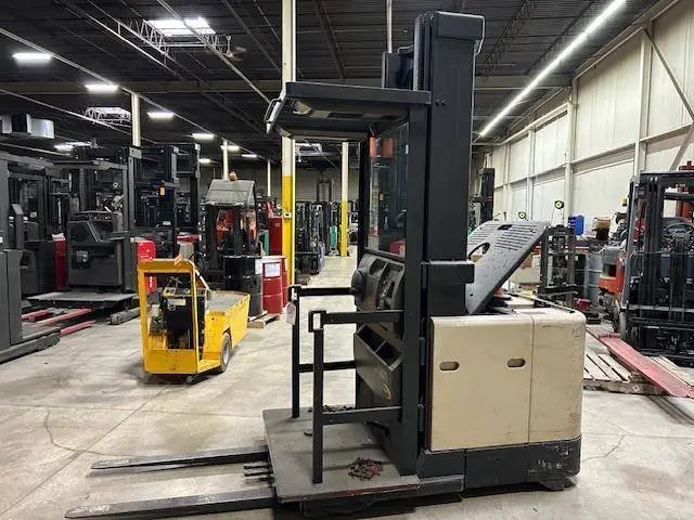 Used 2002 CROWN SP3020-30 Electric Lifters Illinois US | Somerset Equipment Sales #1543050