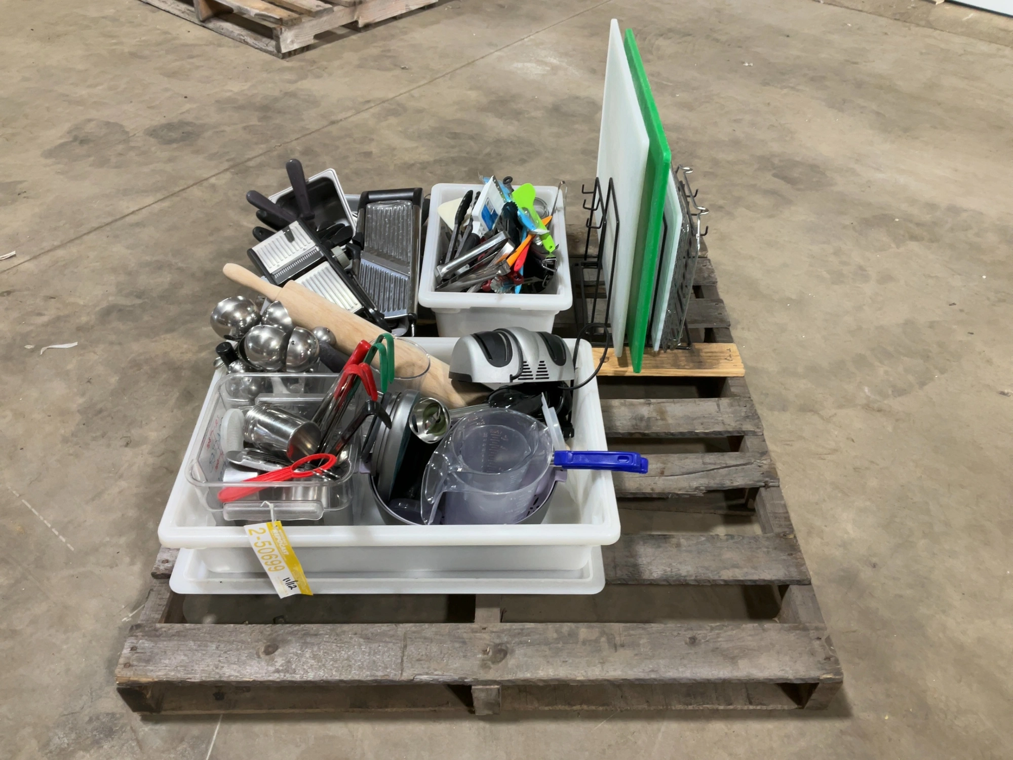 Used MIXED LOT OF MISCELLANEOUS RESTAURANT AND KITCHEN UTENSILS Smallwares Michigan US | Miedema Asset Management Group #1761535