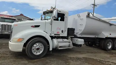 USED 2013 PETERBILT 386