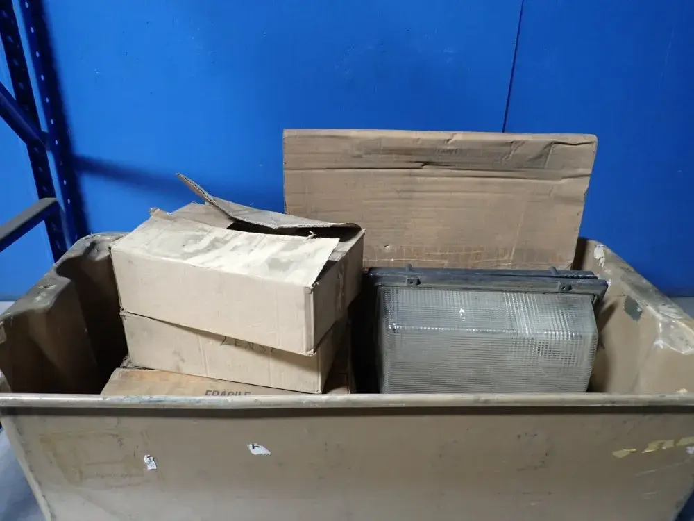 Wall Pack Light Fixture, Drop Lenses