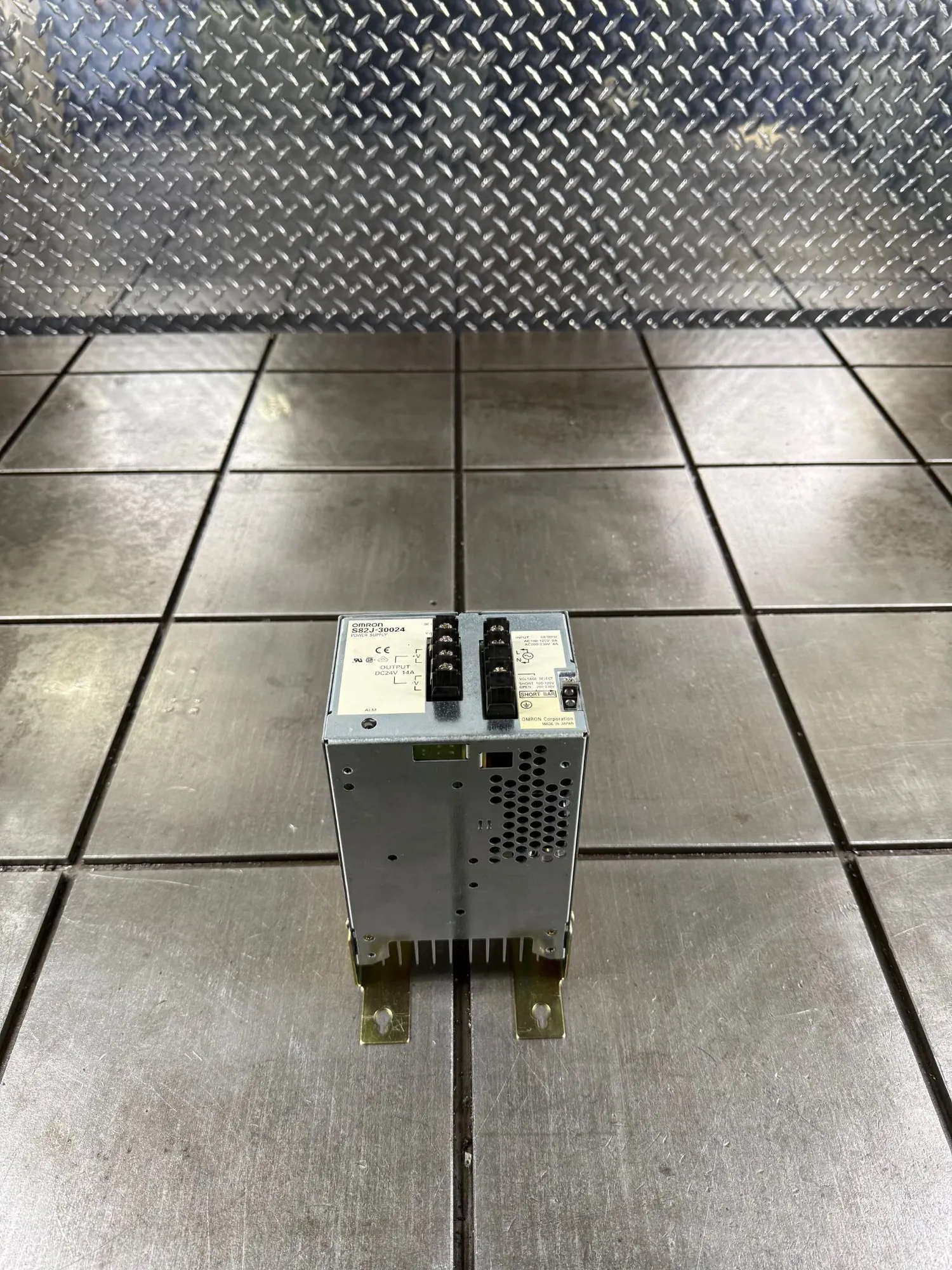 USED OMRON S82J-30024