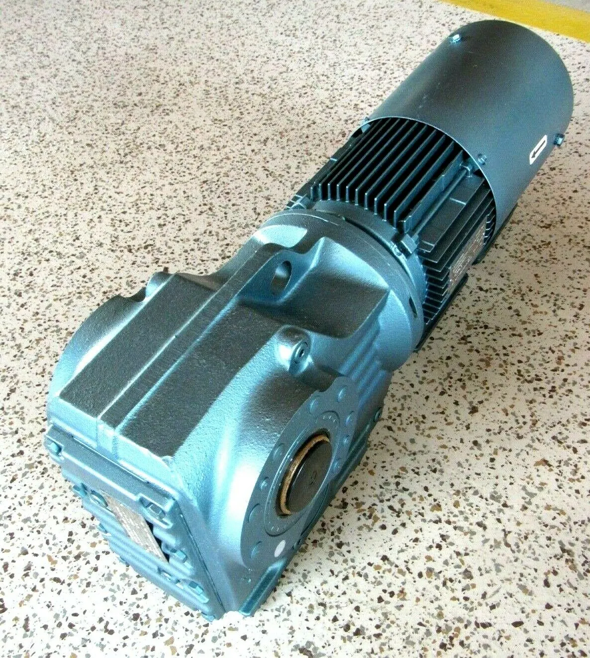 NEW SEW EURODRIVE KA77DT90S6YS GEAR REDUCER 135.28:1 DFT90S6VS 1HP