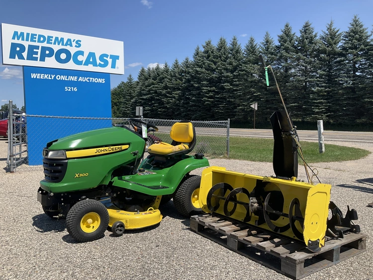 Used JOHN DEERE X300 Mowers Michigan US | Miedema Asset Management Group #1337425