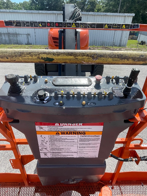 USED 2016 JLG 600AJ