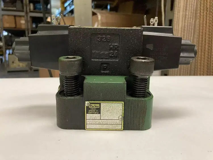 Used PARKER D1VW006CNYWH Solenoid Valves Ohio US | Surplus Asset Holdings #1247407