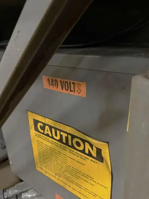 USED 2007 HEM SAW V100HLM-3 SEMI-AUTOMATIC VERTICAL BANDSAW