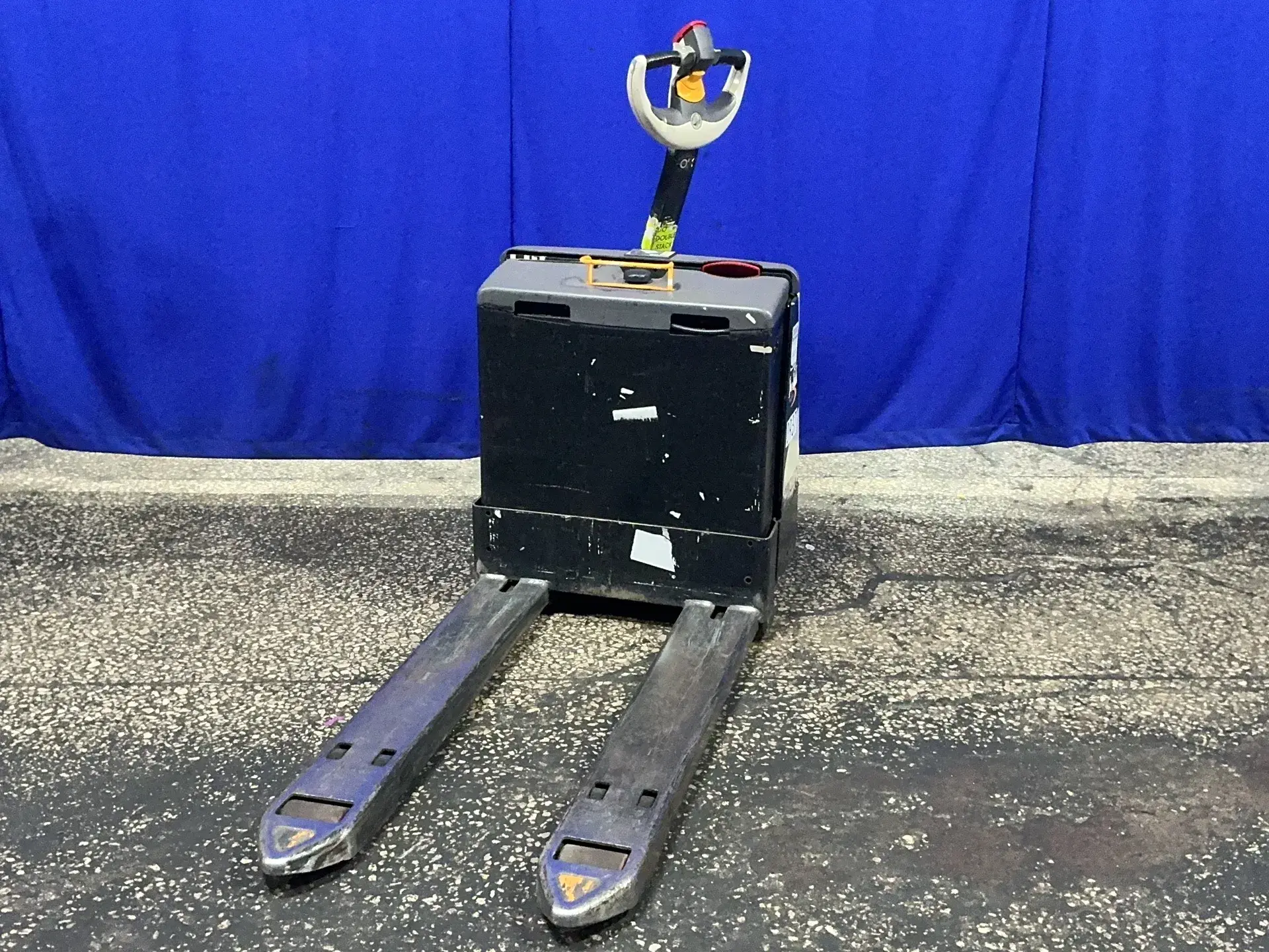 Used CROWN WP303545 Pallet Jacks Ohio US | HGR 24 #1285680