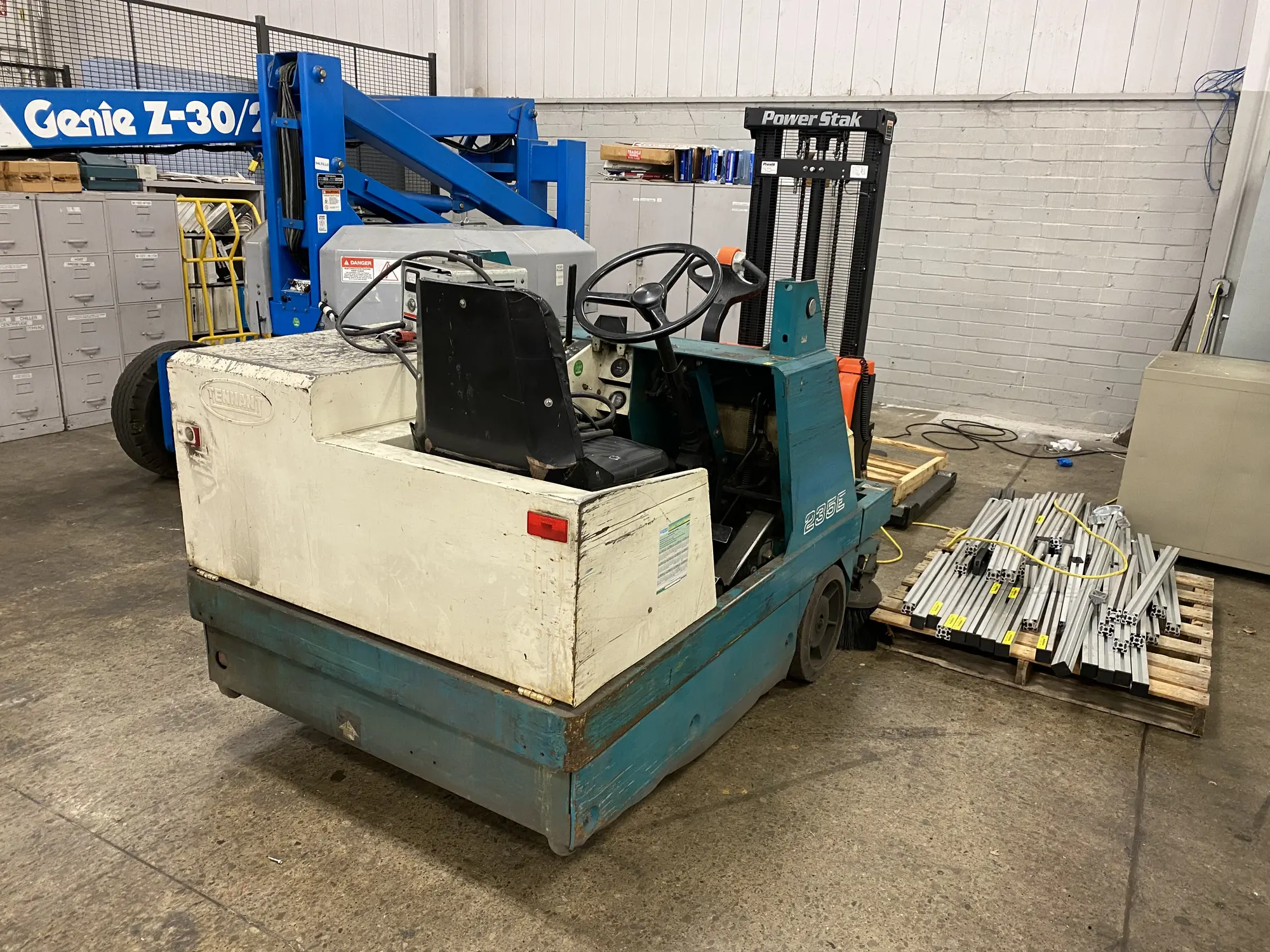 USED TENNANT 235EV