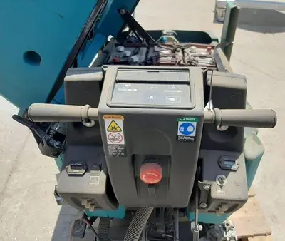 USED TENNANT 5700