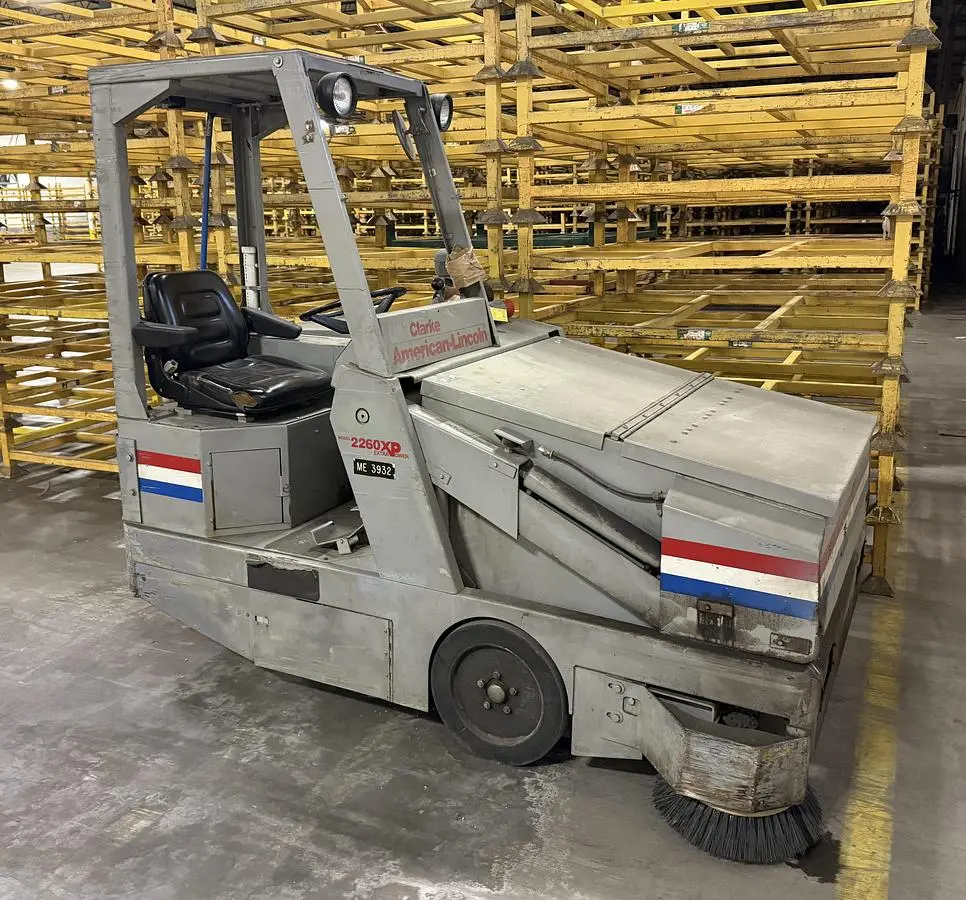 CLARKE AMERICAN-LINCOLN 578-532, 2260XP RIDING PROPANE SWEEPER