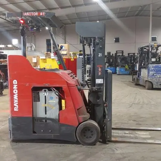 Used 2021 RAYMOND 425-C40QM 3-Wheel Stand up Electric Counterbalance Forklifts | Russell Equipment #724741