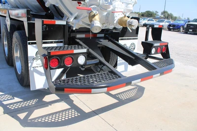 Used 2019 VOLVO VHD64B200 Vacuum Truck Texas US | Roll Off Truck World #1491998