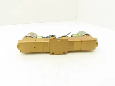 Versa VXX-4324-H-XX-38C-10 Pneumatic Solenoid Valve 4-Way 3-Pos 1/4"npt 120VAC