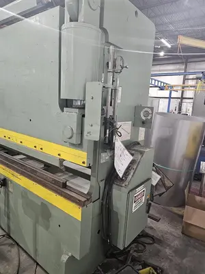 BETENBENDER Press Brake, 190 Ton, 144" between housings