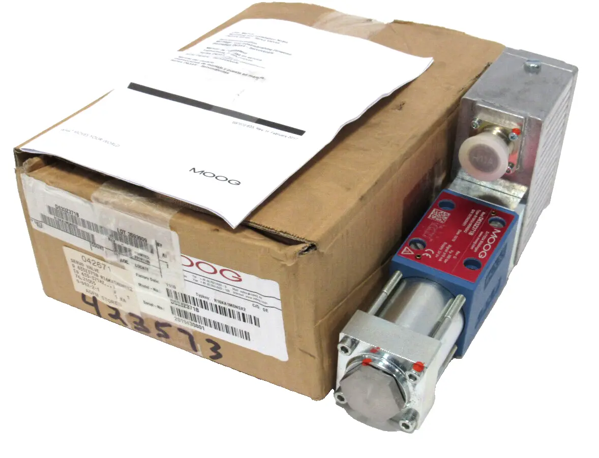 NEW MOOG D633Z371B SERVO VALVE R16KA1M0NSX2