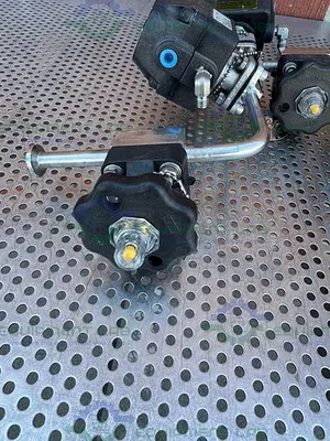 USED 5 ITT PURE FLO .5-316L- RA20MAX 6 WAY DIAPHRAGM VALVE W/ 1/2" SANITARY FITTING