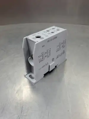 ALLEN BRADLEY 1492-PDE1142 SER.A 200A 600V POWER DISTRIBUTION BLOCK. 4E-4