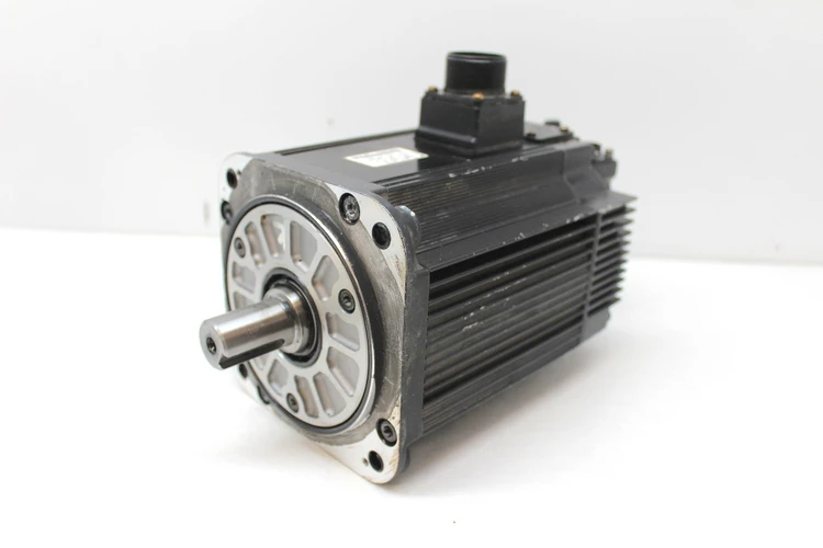 Used YASKAWA ELECTRIC SGMRS-13A2A-YR11 Servo Motors Kentucky US | Industrial Parts R Us Inc. #356560