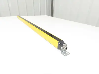 Schmersal SLC440COM-ER-0890-14 Safety Light Curtain Transmitter
