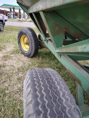 Used 1978 JOHN DEERE 350-22 Gravity Wagons Louisiana US | Proxy Equipment #1385302