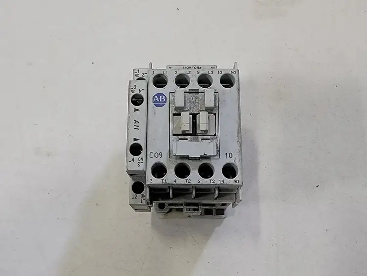 Used ALLEN-BRADLEY 100-C09D10 Switchgears British Columbia CA | Lenmark #244623