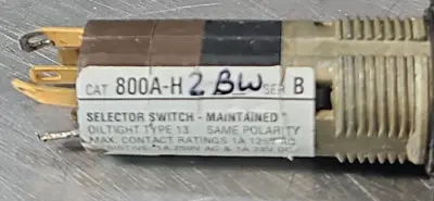 Allen-Bradley 800A-H2BW Ser B Maintained Selector Switch loc4D6