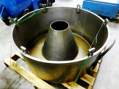 Tolhurst 40" Center-Slung chip wringer.