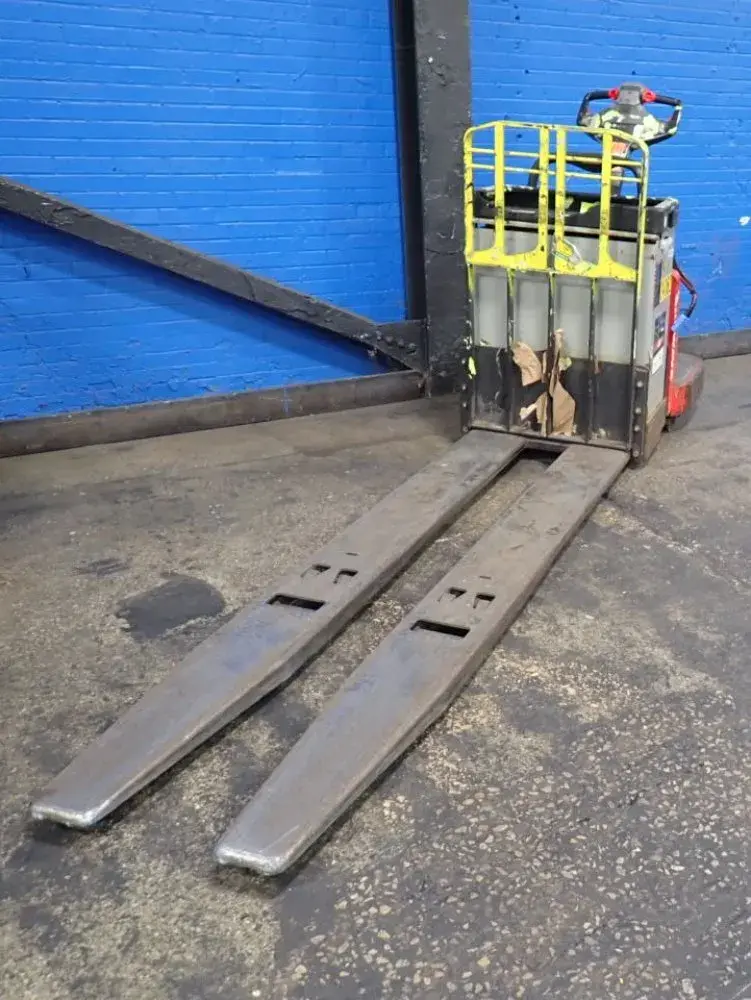 USED THE RAYMOND CORPORATION 8410