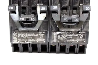 NEW LOT OF 2 SIEMENS Q22020 20 AMP CIRCUIT BREAKERS