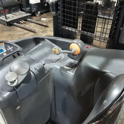 USED 2018 CROWN RR5725-45