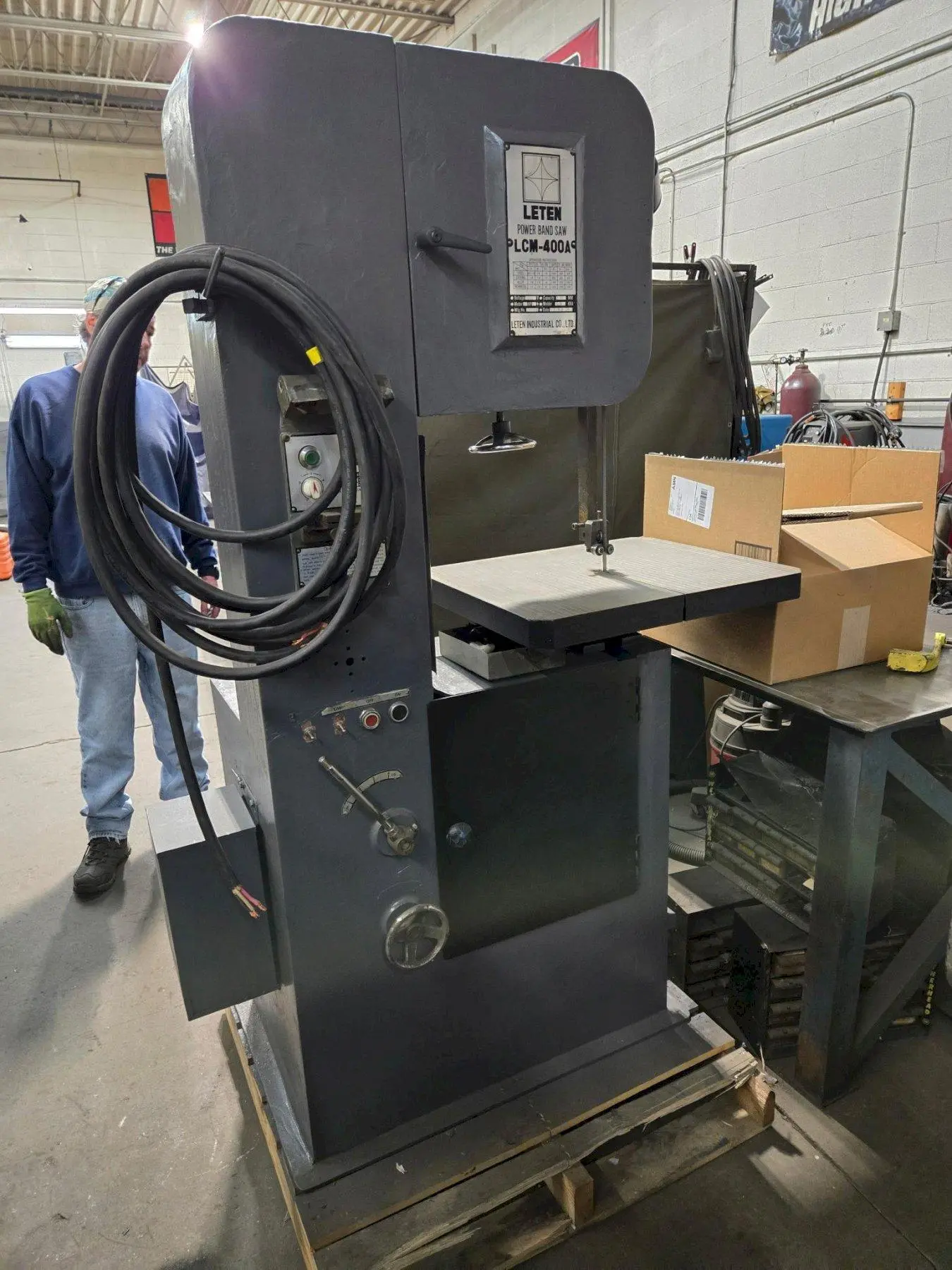 16" LETEN MODEL #PLCM-400A VERTICAL BANDSAW: YOBRO #24954