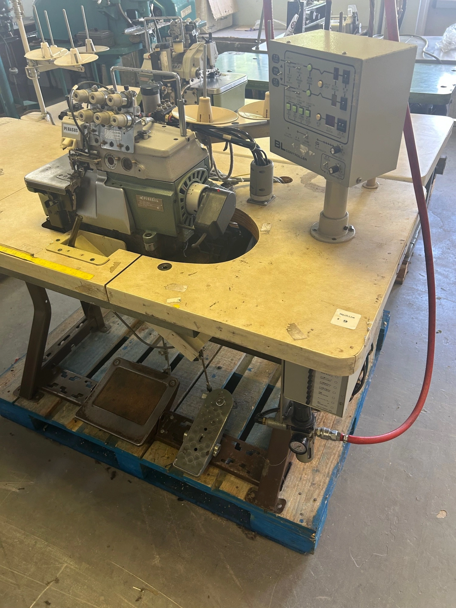 Pegasus E52-186A Industrial Overlock Serger Sewing Machine w/ BL Controller
