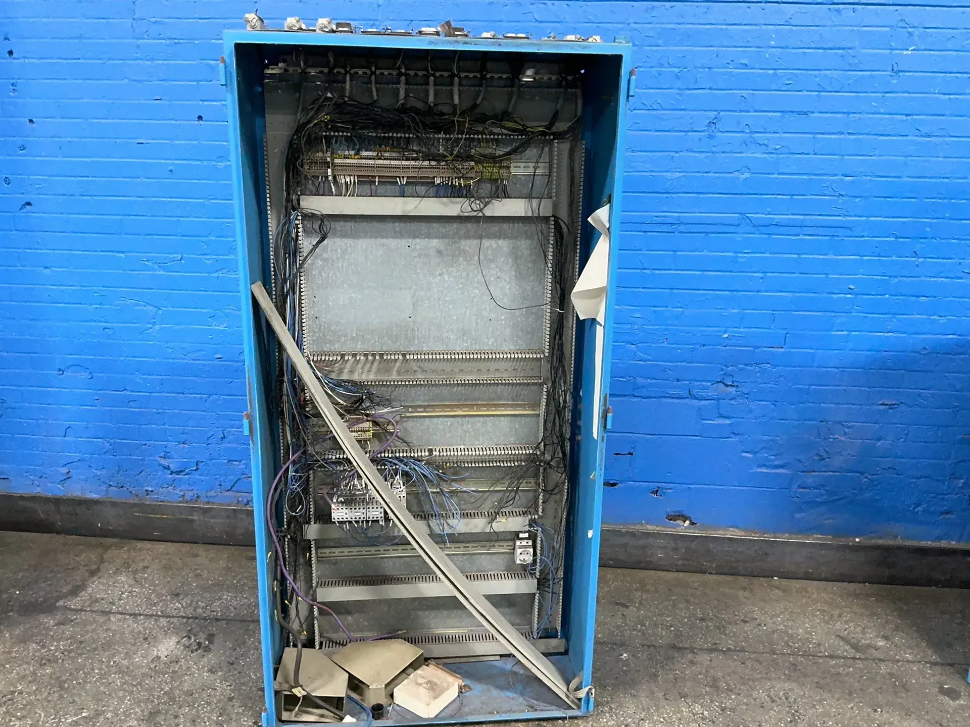 Used AP&T _UNKNOWN_ Electrical Panels Ohio US | HGR 24 #1335296