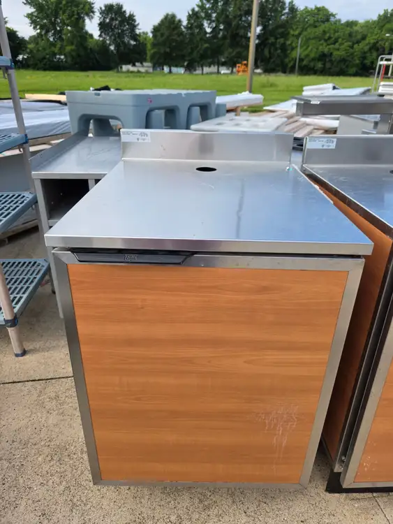 Used Duke Used 24" x 29.5" Duke PS-24 Stainless Top Single Door Cabinet - SS384 - RK Restaurant Equipment (Miscellaneous) Illinois US | Falcon Restaurant Supply #1373806