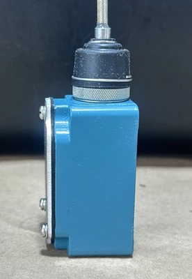 NEW MICROSWITCH 8LS1-L