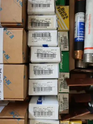 Used _UNKNOWN_ _UNKNOWN_ Fuses Ohio US | Aucto #1307579