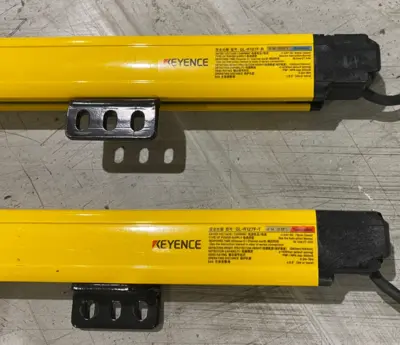 USED KEYENCE SAFETY LIGHT CURTAIN SET, FINGER-PROTECTION TYPE, 127 OPT. AXES