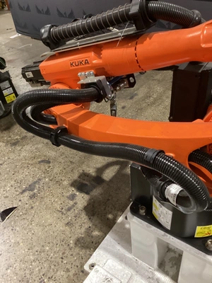 KUKA KR 20 R1810‑2/SEL CYBERTECH‑2 Robot w/ KR C4 Controller USED