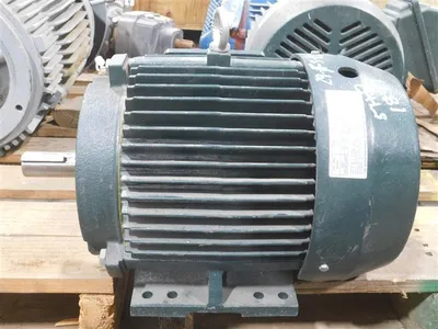 Toshiba 0052XDSB41A-P Motor 5 HP 3.7kW 3500 RPM 5200 Max. RPM 460V 1.15 SF Used