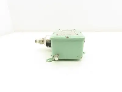 SMC ISG211-N030 Mechanical Pressure Switch .02-0.3 Mpa