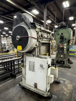 40 TON L&J STRAIGHT SIDE PRESS: YOBRO #23910