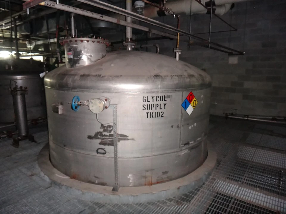 8,000 Gallon 304 Stainless Vertical Tanks