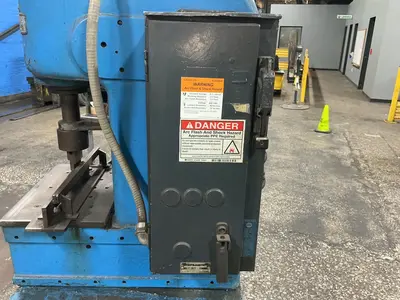 Used DENISON ENGINEERING CO. MC01FA11S01A01 Hydraulic Presses Ohio US | HGR 24 #1457524