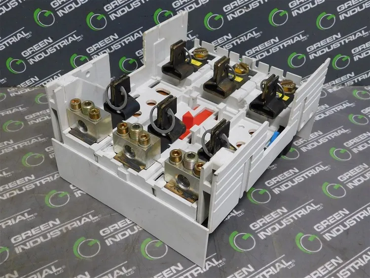 Used _UNKNOWN_ 33 309 Fuses | Green Industrial #673537