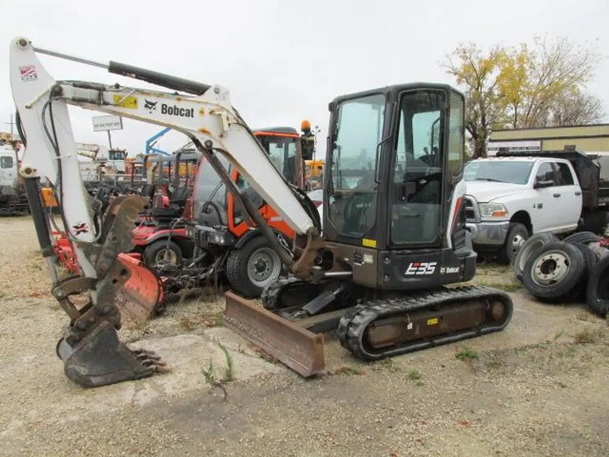 Used 2019 BOBCAT E35 Excavators Manitoba CA | Conquest Truck & Auto Sales #1540746