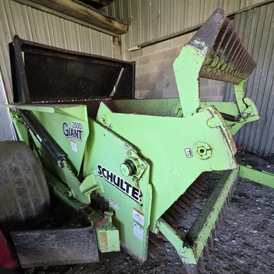 2010 SCHULTE 2500 GIANT Rock Picker | Iron Listing (10)