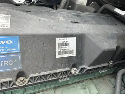 USED 2015 VOLVO VNM64T200