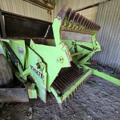 2010 SCHULTE 2500 GIANT Rock Picker | Iron Listing (22)