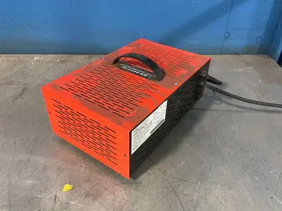 Used AMERICAN INNOVATIVE MANUFACTURING ARC C1000 Battery Chargers Ohio US | HGR 24 #1290524